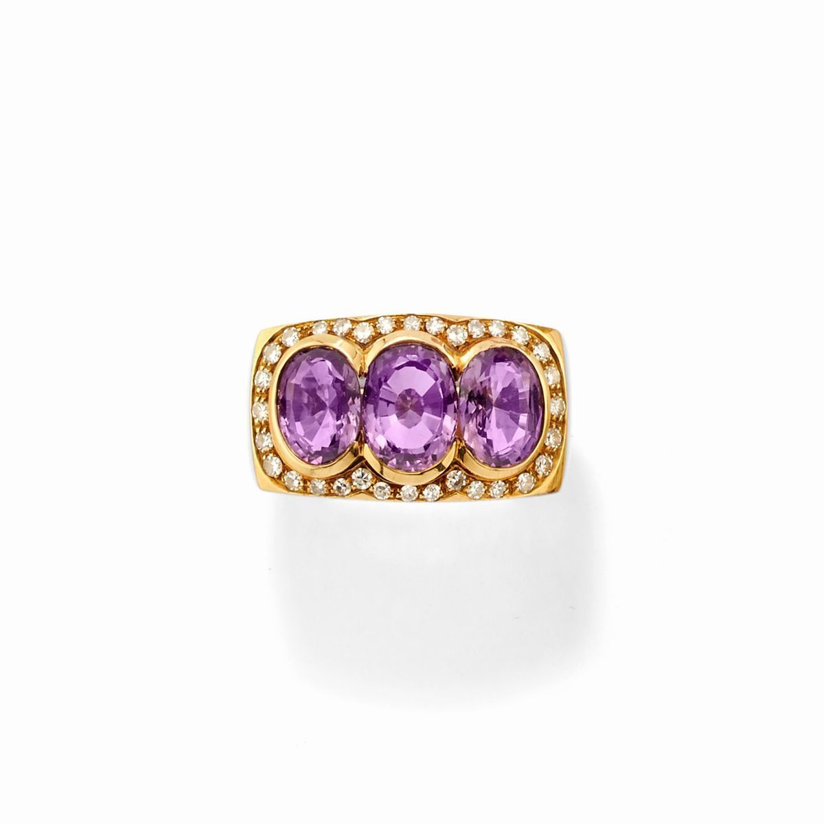 Due anelli in oro giallo 18k con ametiste e diamanti