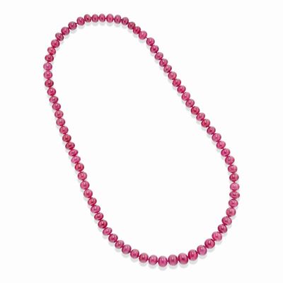 Collana in rubini, peso g 82,00, lunghezza cm 60,00 circa