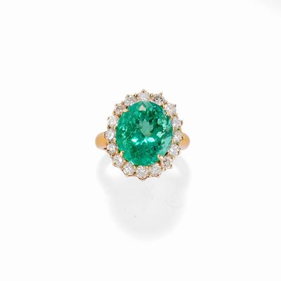 Anello con smeraldo colombiano e diamanti, oro giallo 18k
