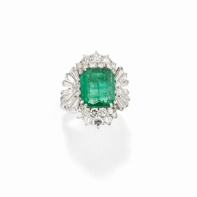 Anello con smeraldo colombiano e diamanti, oro bianco 18k