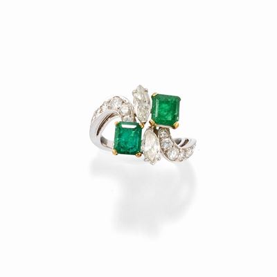 Anello con smeraldi e diamanti in oro bicolore 18k