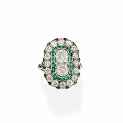 Anello in platino con diamanti e smeraldi, circa 1920