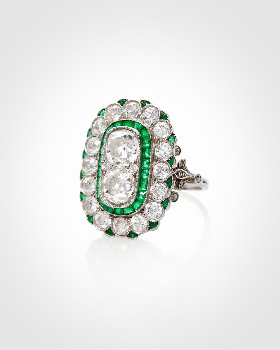 Anello in platino con diamanti e smeraldi, circa 1920
