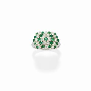  - Anello con smeraldi e diamanti