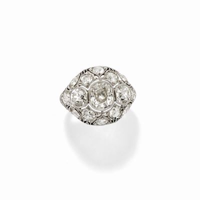 Anello in platino con diamanti, circa 1920