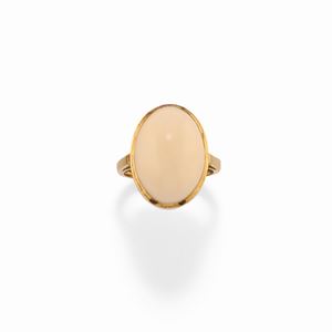  - Anello con corallo