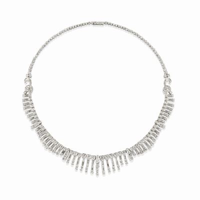 Collana in oro bianco 18k con diamanti taglio brillante e baguette