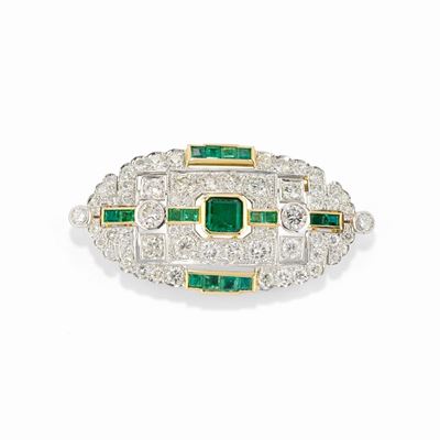 Chantecler, Spilla in oro bicolore 18k con smeraldi e diamanti