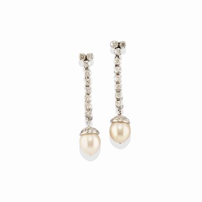 Orecchini pendenti in oro bianco 18k con perle e diamanti