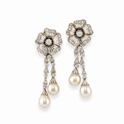 Orecchini pendenti in oro bianco 18k con perle e diamanti