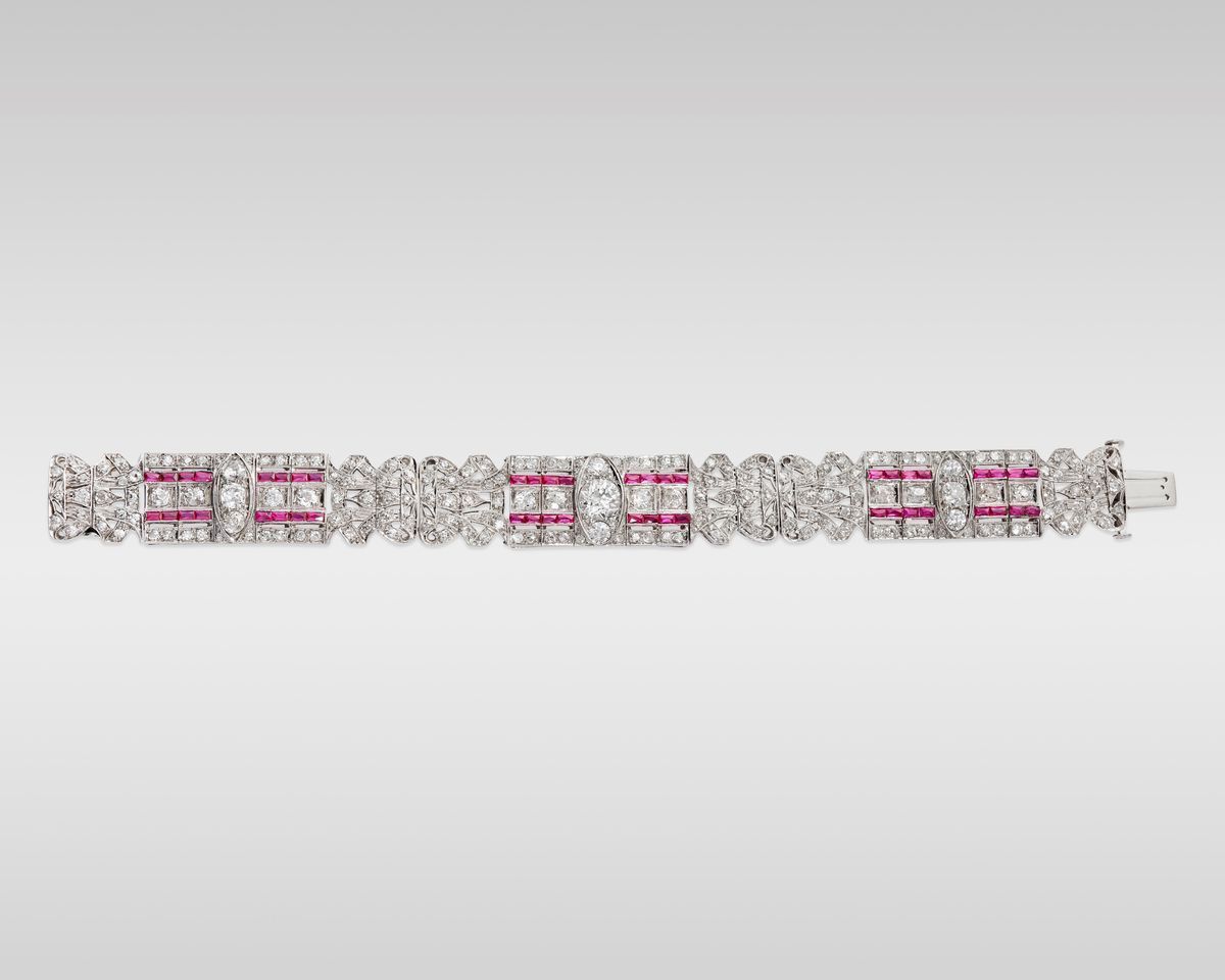Bracciale in platino con rubini e diamanti taglio vecchio, circa 1930