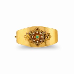 A low-carat gold, emerald and diamond bangle, end of 19th Century