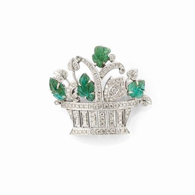Spilla con smeraldi e diamanti, oro bianco 18k
