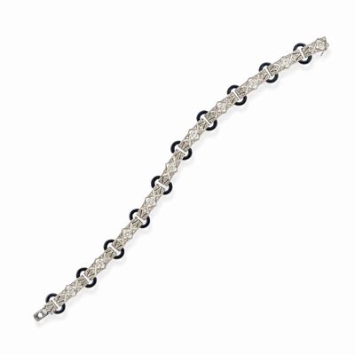 Bracciale in oro bianco 18k con diamanti e onice, circa 1930