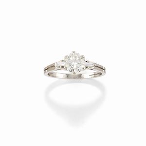  - Anello con diamante