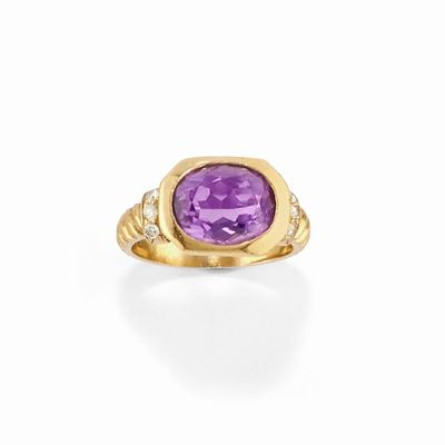 Anello con ametista ovale di ct 2,00 e diamanti, oro giallo 18k