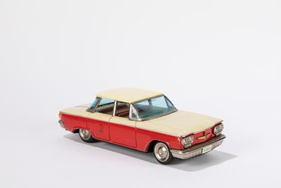 Auto modello Corvair, giocattolo d'epoca in latta con funzionamento a frizione