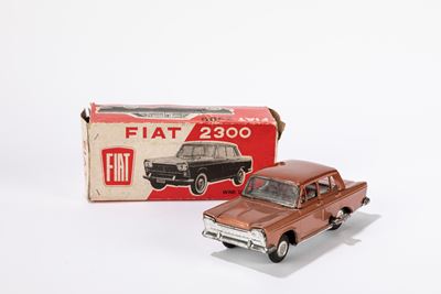 Fiat 2300, Auto giocattolo in latta con funzionamento a molla e scatola originale
