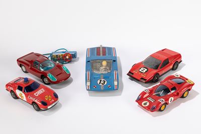 Lotto di 5 auto da collezione modello Ferrari, giocattoli d'epoca