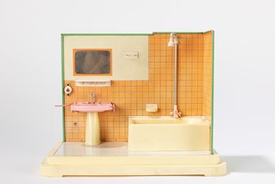 Giocattolo d'epoca, Bagno per le bambole in latta e plastica