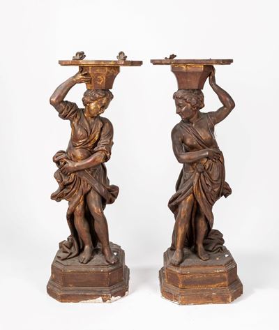 Coppia di Figure Reggipiano in Legno Intagliato. Fine Secolo XIX