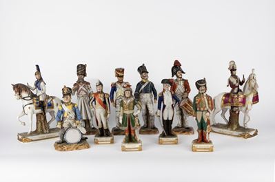 Collezione di Undici Figure in Porcellana Raffiguranti Soldati, Manifatture Diverse tra Cui Capod...