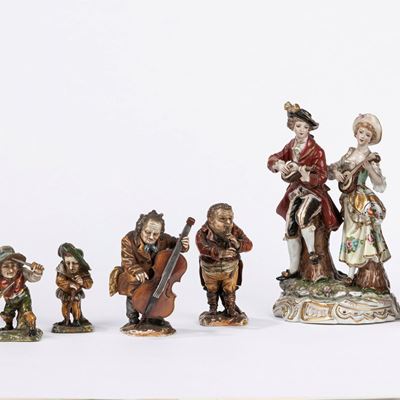Gruppo di sette sculture in porcellana, manifatture e soggetti differenti, h max 22,8 cm