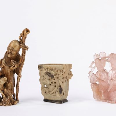 Scultura in pietra saponaria e quarzo rosa, composizione di tre opere