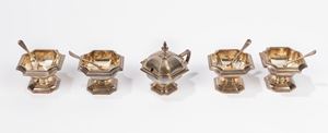 Four salt cellars and a square-shaped silver mustard; with four teaspoons. Marks for London 1914 silversmith Crichton Brothers