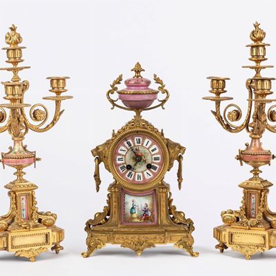 Orologio da appoggio francese, bronzo dorato e porcellana dipinta a mano