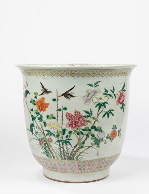 A Famille Rose porcelain jardiniere. China, early 20th c.