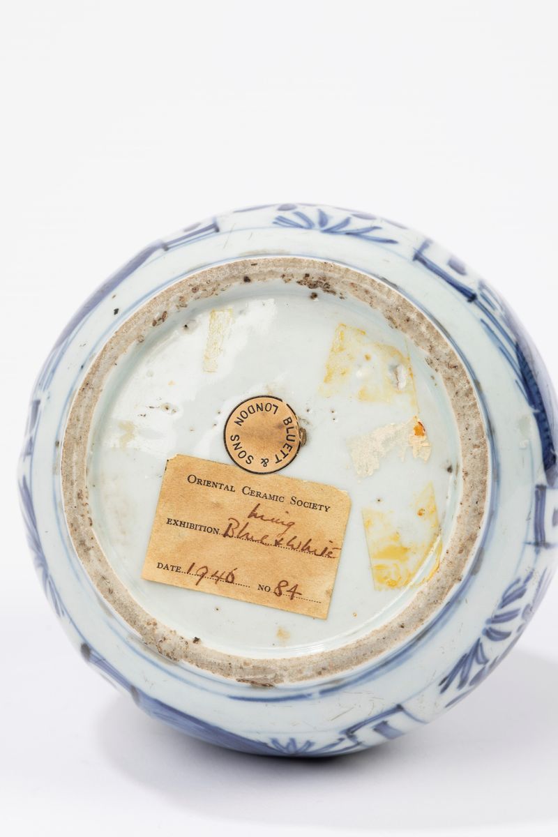 Vaso in porcellana bianca e blu, Cina, periodo Wanli (1572-1620)