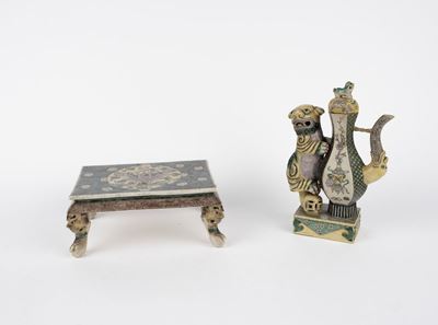 Tavolino con figura di fenice e versatoio, porcellana famiglia verde, Cina, periodo Kangxi (1661-...