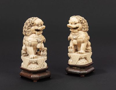 Cina, Coppia di leoni buddhisti in avorio, fine XIX secolo