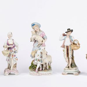 Cinque sculture in porcellana policroma raffiguranti personaggi, manifatture diverse del secolo XX