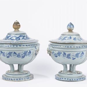 Coppia di zuppiere in maiolica, manifattura napoletana inizio secolo XIX (restauri)