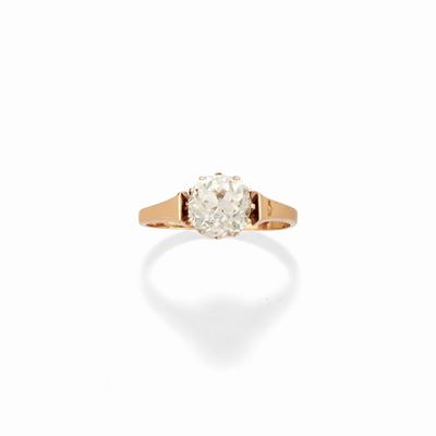 Anello in oro giallo 18k con diamante taglio cuscino