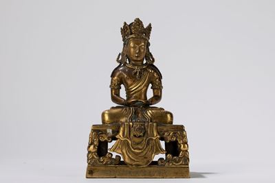 Scultura in bronzo dorato raffigurante Amitayus, Cina, XVIII secolo