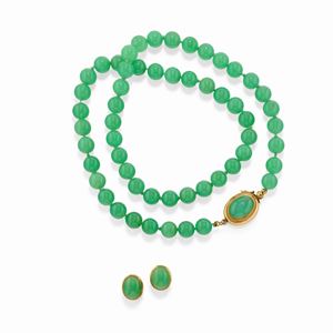 A 18k yellow gold and chrysoprase demi parure, earrings and necklace