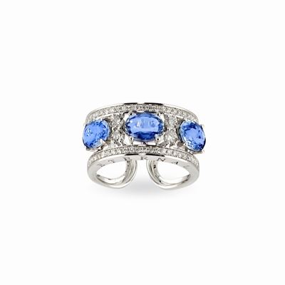 Anello con zaffiri ovali e diamanti in oro bianco 18k