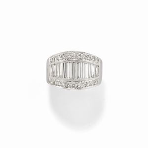  - Anello con diamanti