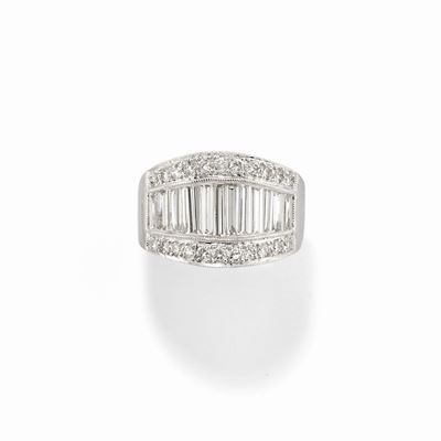 Anello con diamanti, oro bianco 18k, peso g 11.00, misura 14