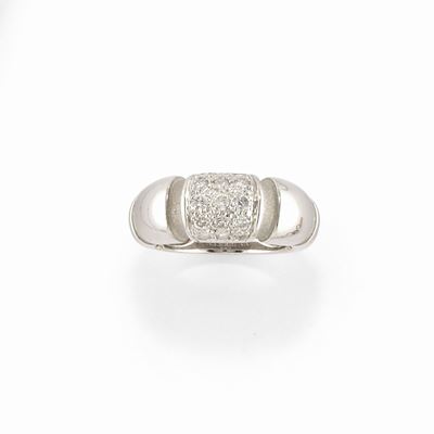 Anello in oro bianco 18k con diamanti taglio brillante