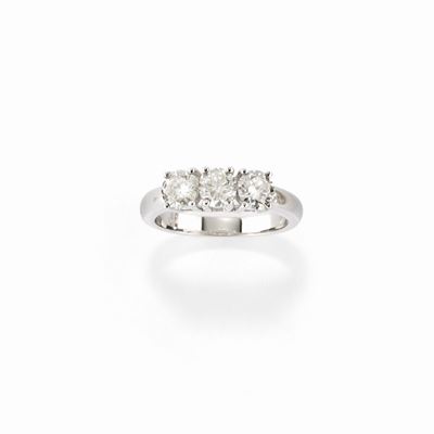 Anello trilogy in oro bianco 18k con diamanti