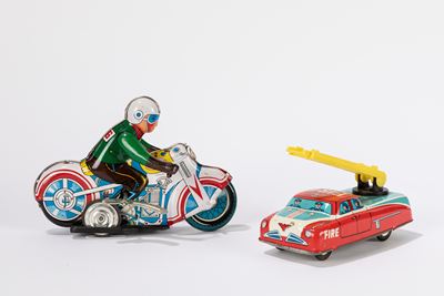Motocicletta MS-702 con pilota e macchina dei pompieri, latta