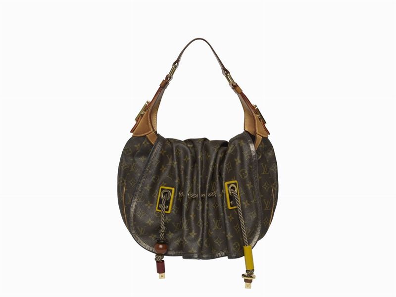 Sold at Auction: Louis Vuitton, LOUIS VUITTON KALAHARI Hobo bag