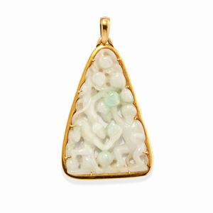 A 18k yellow gold and jadeite pendant
