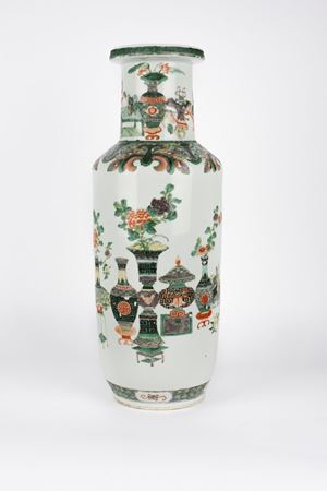 Vaso a rouleau in porcellana Famiglia Verde. Cina, periodo Guangxu (1875-1908)