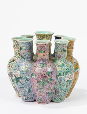 A conjoined Famille Rose vase. China, Republic Period (1912-1949)