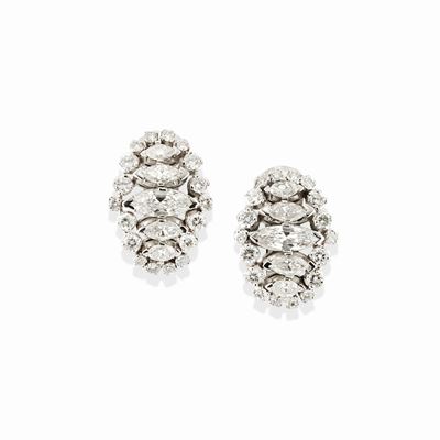 Orecchini in oro bianco 18k con diamanti taglio brillante e navette